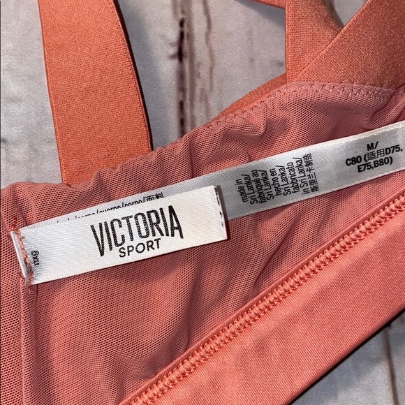 LIKE NEW Victoria’s Secret sports bra - Picture 4 of 5